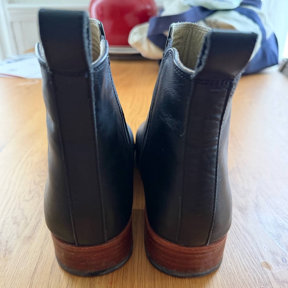 Everyday Chelsea Boots - Picture 10 of 11